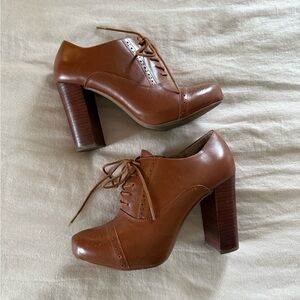 High-heeled Oxford
